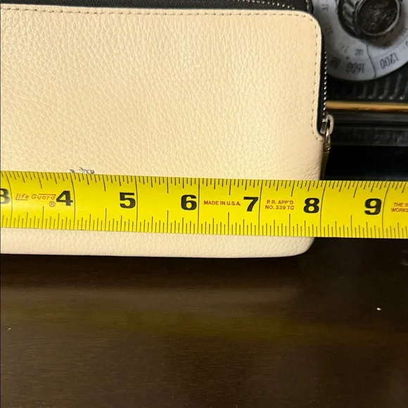 Coach Two-Tone Black and Cream Wristlet wallet - Picture 8 of 9